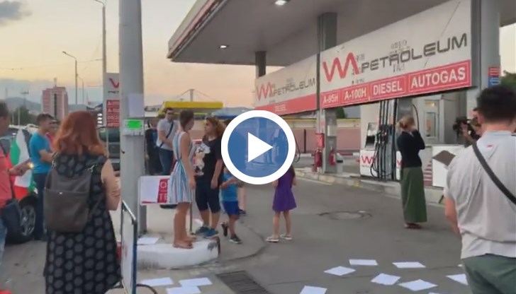 Надяваме се нашето съобщение да стигне до г-н Марешки и следващия път да не се излага, заяви протестиращ