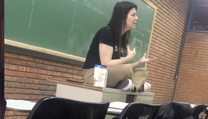 Тя започнала да се задушава пред очите на студентите и издъхнала Тя започнала да се задушава пред очите на студентите и издъхнала