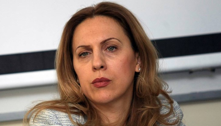 За щастие няма да й се наложи на министърката да говори на английски език в Москва