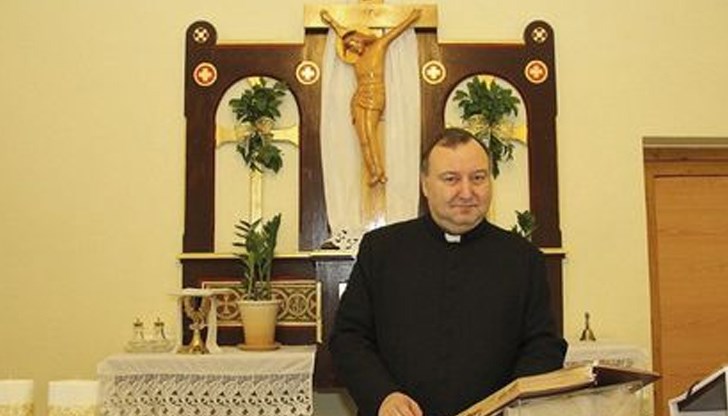Монсеньор Каваленов бе личният преводач на папа Франциск по време на посещението му в България през май миналата година