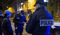 Французи ще попълват разрешения за излизане по време на полицейския час