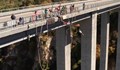 Ограничават движението на Писанския мост заради бънджи скокове