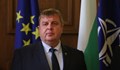 Каракачанов е с отрицателен PCR тест, но се самоизолира