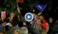 Протестиращите отпразнуваха с прегръдки европейската резюлюция срещу ГЕРБ