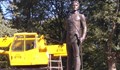 Монтират лампи и камери на паметника на Левски в Русе
