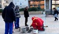 Започна традиционният есенен ремонт на плочките на площада в Русе