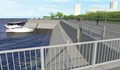 Още 400 метра предпазен парапет монтират на кея