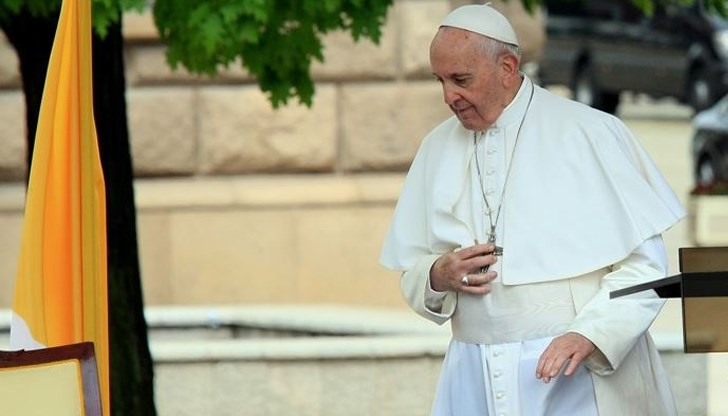 Правото да носят бял костюм в присъствието на папата е запазено само за католическите кралици и принцеси