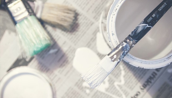 Супер бялата боя с калциев карбонат дава по-добри резултати при отблъскването на светлината от други съществуващи бои на пазара при тестовете