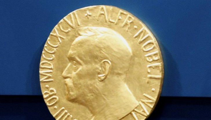 Заради пандемията наградните церемонии в Осло и Стокхолм през декември ще са скромни. Банкетите бяха отменени, а лауреатите за медицина, физика, химия, литература и икономика ще получат отличията си у дома, а не в Стокхолм Заради пандемията наградните церемонии в Осло и Стокхолм през декември ще са скромни. Банкетите бяха отменени, а лауреатите за медицина, физика, химия, литература и икономика ще получат отличията си у дома, а не в Стокхолм