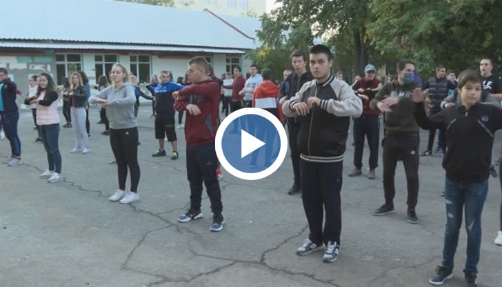 Идеята за връщането на гимнастиката в училище е на Енчо Кирязов, който е и зам.-кмет на общината