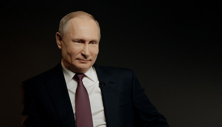 Демокрацията и гражданското общество не могат да бъдат внесени, заяви руският президент