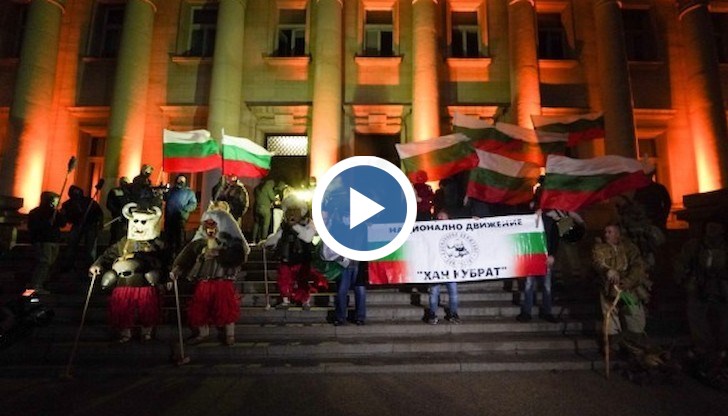 Недоволни от празнуването на Хелоуин у нас граждани  организираха и „антихелоуин“ шествие