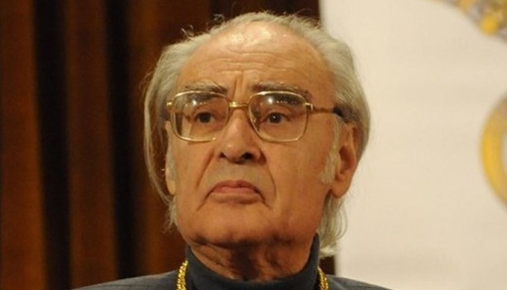 Той ще се срещне със своите читатели и почитатели от 18:00 часа в заседателната зала на библиотеката