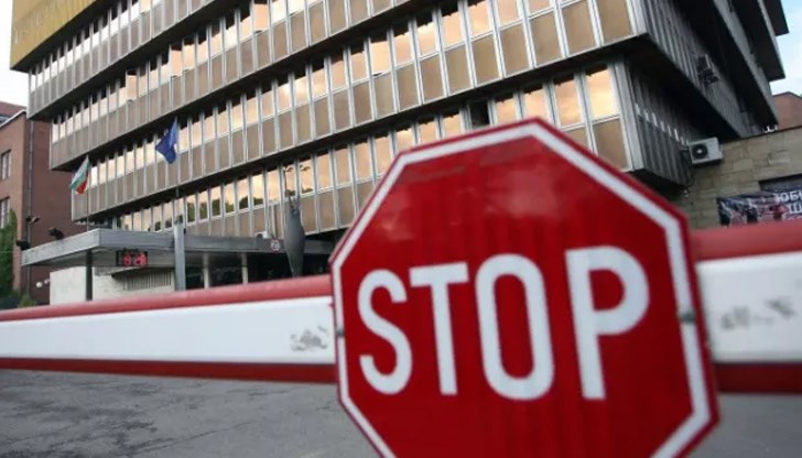 Всички гости в програмите на радиото ще се включват само дистанционно