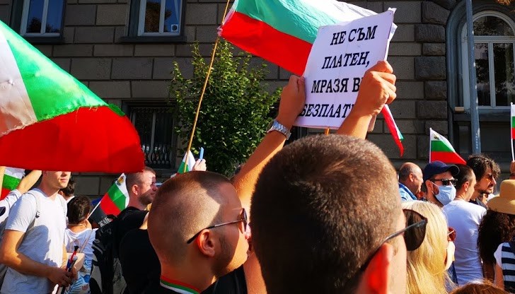 Макар над 60 процента от българите да смятат, че чистотата на републиката е била накърнена от премиера Борисов и главния прокурор Гешев, двамата продължават да стоят на постовете си