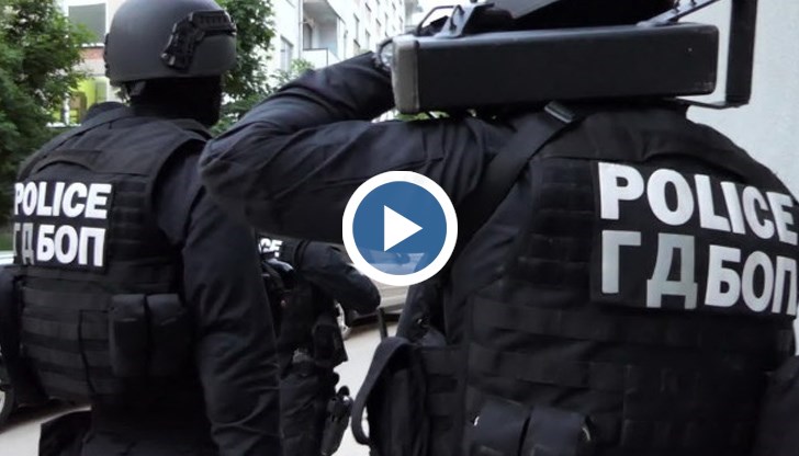 Пострадалото семейство разказа, че са били бити и ритани, без да им се обясни какво става