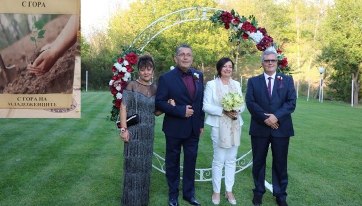 Семейство слага началото на Парк на младоженците в Русе