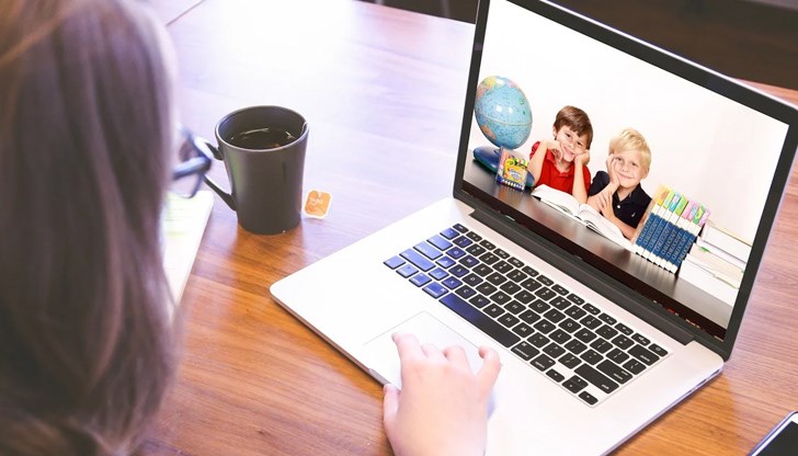 12 000 от новите преносими устройва ще бъдат за ученици, а 4000 за учители 12 000 от новите преносими устройва ще бъдат за ученици, а 4000 за учители