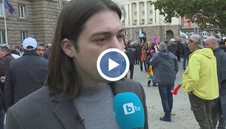 Протестиращите в България не трябва да се отказват, те имат право на по-добър живот, каза Симчич