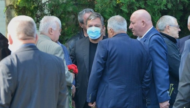 За двамата се твърди, че са от кръга "Монтерей"