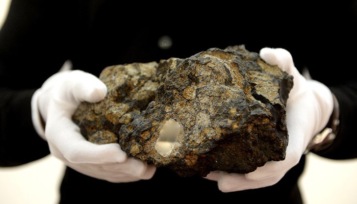 Американски геолози са открили в метеорит чиста органична материя, оцеляла след падането на Земята