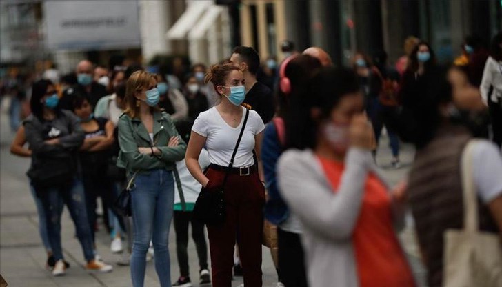 Испанското правителство обсъжда дали да обяви извънредно положение в цялата страна