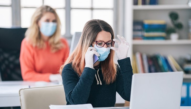 Осигуряването на дистанция от 1,5 метра между служителите в офисите е задължително