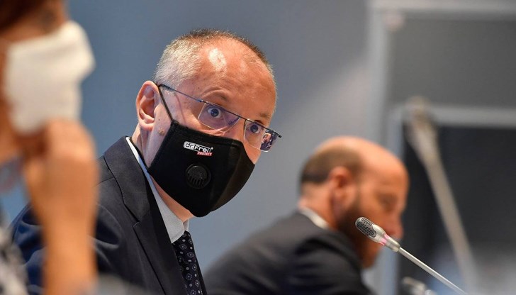 Управляващите прибързано обявиха триумф и прекратяване на мониторинга