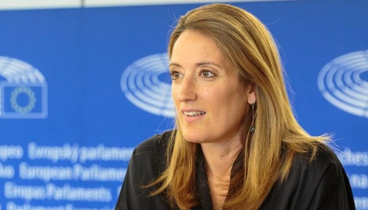 Евродепутатката от ЕНП още не е дала обяснение защо изтегли предложението си за поправка в резолюцията за България