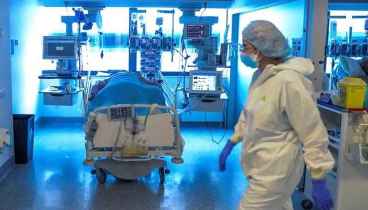 Ресторантите и моловете остават отворени, само гимназиалния курс минава онлайн, затварят се клубове и барове