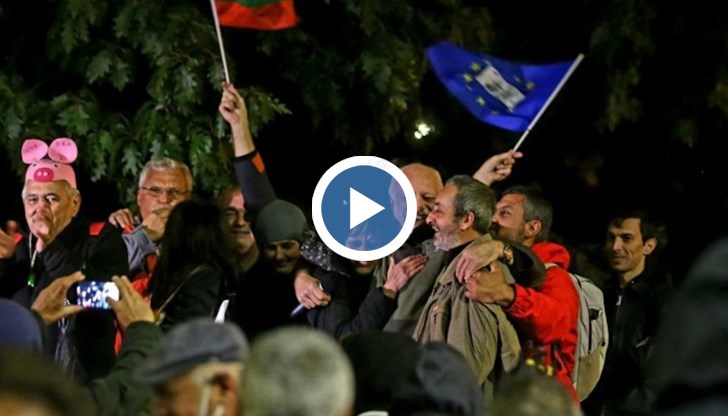 В центъра на София има малко хора, на настроението е приповдигнато