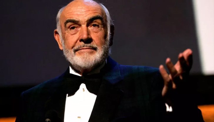 По думите на сина му Джейсън, актьорът е починал в съня си