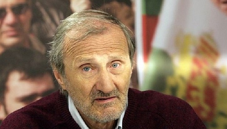 Виждаме как определени сили се опитват да вкарат България в една барикада, да превърнат България в елемент от една барикада, която разделя по вертикалата, гледано от север на юг надолу Русия от Европа