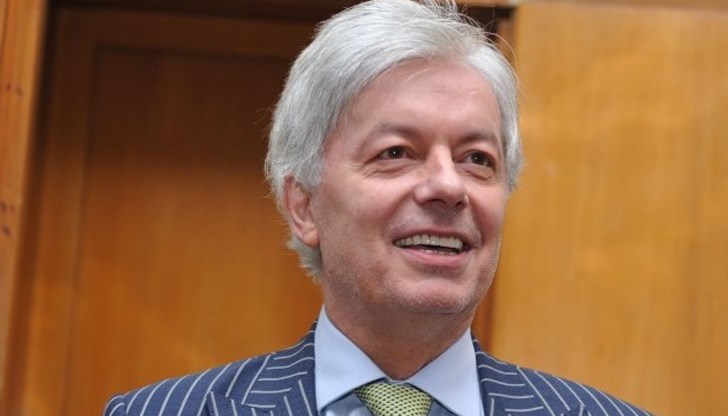 В момента 66-годишният Михов се намира във Военномедицинска академия, без опасност за живота