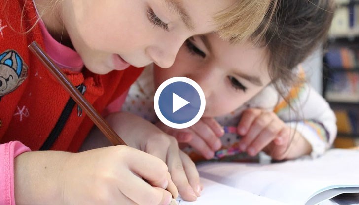 Непрекъснато се следи състоянието на заразените учители и ученици. Всички са добре на този етап