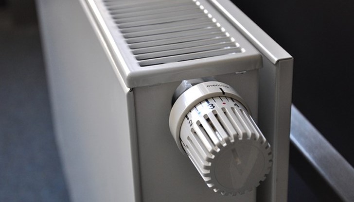 Потребителите трябва да отворят напълно радиаторните вентили на всички отоплителни тела докато се затоплят нормално
