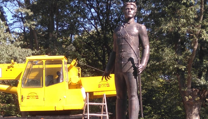 Гражданите на Русе вече сигнализираха в социалните мрежи за липсата на осветление на мемориала, който беше открит в Парка на Възрожденците Гражданите на Русе вече сигнализираха в социалните мрежи за липсата на осветление на мемориала, който беше открит в Парка на Възрожденците