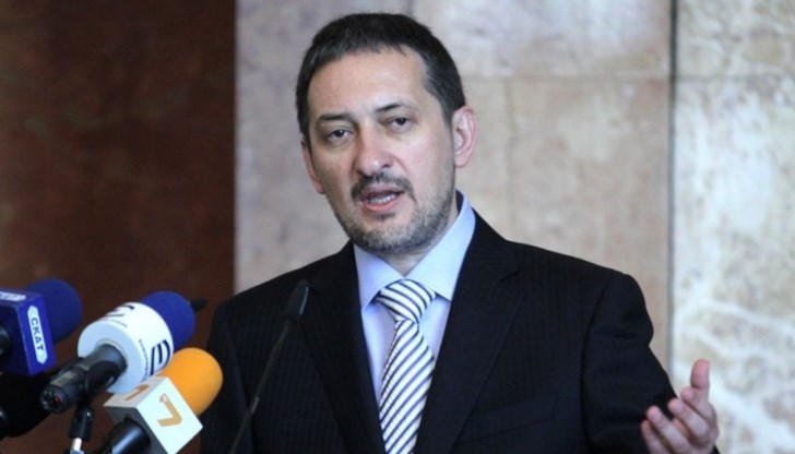 Ние се отричаме от една огромна, богата история само, защото има много силна връзка с България