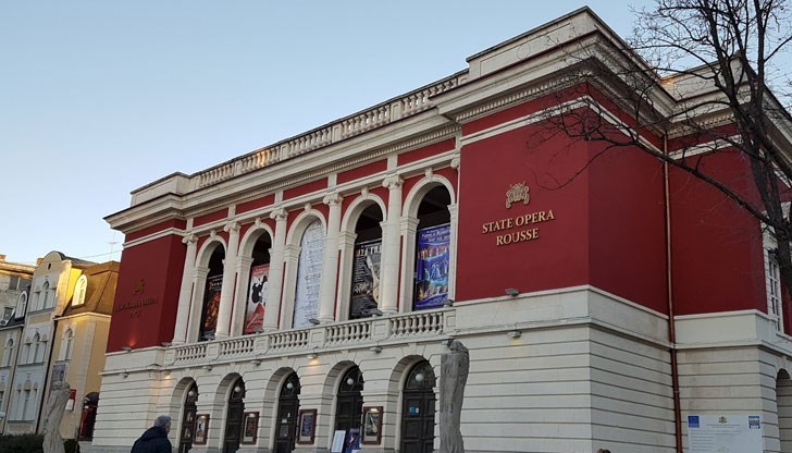 Студиото предлага часове по класически и модерен балет Студиото предлага часове по класически и модерен балет