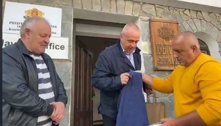 Bacил Ceдянĸoв: "Аз бях по-близо до Борисов , в джипа му се возихме заедно от центъра на селото до църквата"