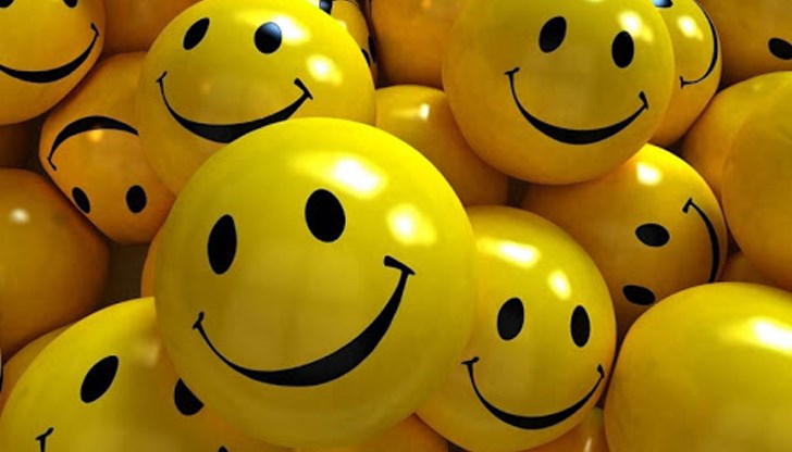 Усмивката, дори и фалшива, кара тялото да отделя ендорфини – хормони, допринасящи за доброто настроение и противодействащи на стреса