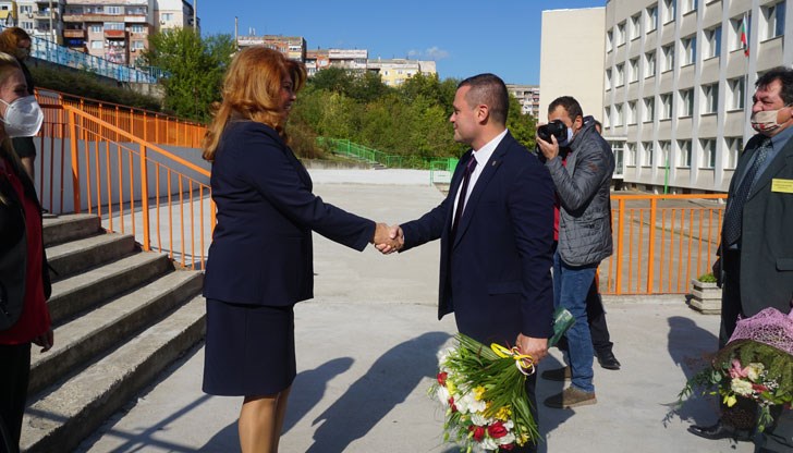 Илияна Йотова имаше възможност да опита порция от дневното меню на обществената трапезария