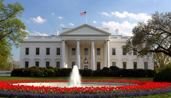 Сред заразените има четирима членове на пресслужбата на президента, асистенти, един сенатор и член на републиканския национален комитет