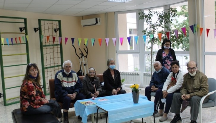 В момента центърът се оборудва и с нови мебели и техника