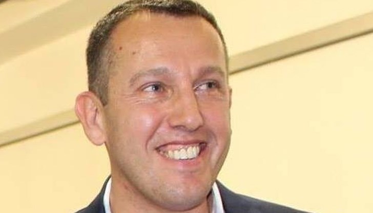 Явно водената от инж. Венелин Терзиев "Организирана научна група за устойчив и бърз академичен растеж" в 5 вуза е добре смазана бизнес-манифактура, позволяваща на участниците съвместно и бързо да покрият националните изисквания за научни публикации и издадени научни трудове Явно водената от инж. Венелин Терзиев "Организирана научна група за устойчив и бърз академичен растеж" в 5 вуза е добре смазана бизнес-манифактура, позволяваща на участниците съвместно и бързо да покрият националните изисквания за научни публикации и издадени научни трудове