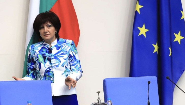 В офиса на ГЕРБ в Кърджали идват много избиратели на БСП и казват: „Г-жо Караянчева, вразумете ги тези нашите, защото ние не искаме машини В офиса на ГЕРБ в Кърджали идват много избиратели на БСП и казват: „Г-жо Караянчева, вразумете ги тези нашите, защото ние не искаме машини