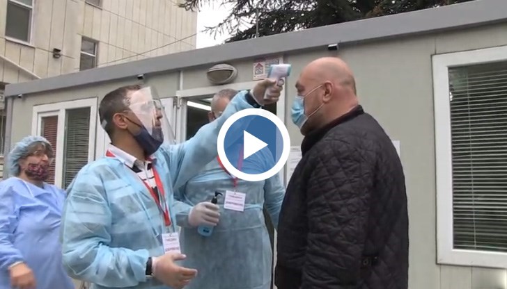 Директорът на Здравната каса заедно с други свои служители станаха доброволци в борбата с коронавируса