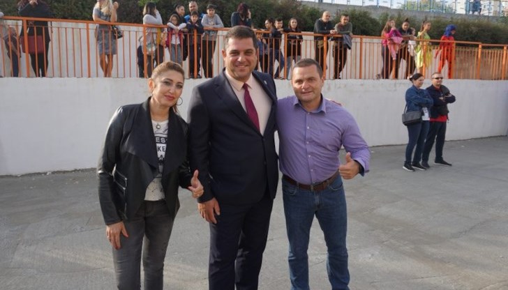 Началото на Празника беше поставено в кв. „Чародейка“, в двора на ОУ „Никола Обретенов“