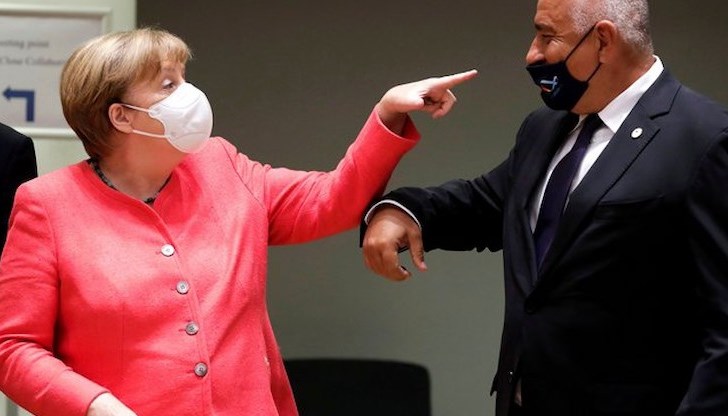 Сега ще разнасят из цяла Европа снимката му с носа над маската, как Меркел му е насочила пръст